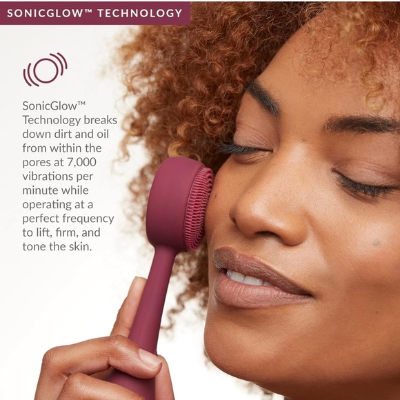 NIB PMD Clean - Smart Facial Cleansing Device with Silicone Brush & Massager - Picture 11 of 12